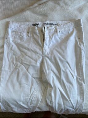 Mossimo Supply Co. White Mid-Rise Denim Skinny jeans